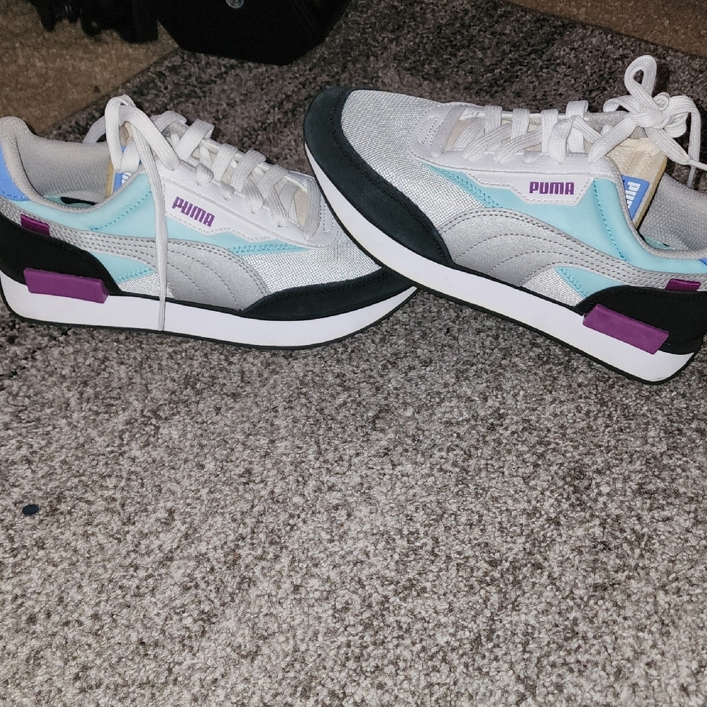 Puma Women's Gray and Purple Sneakers